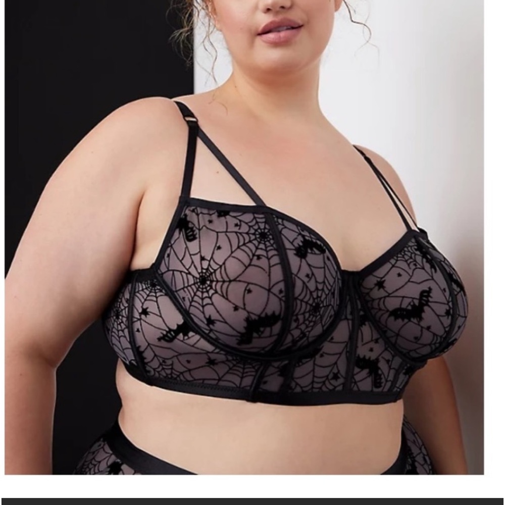 Torrid mesh bats and spider webs mesh underwire bra size 2 NWT